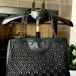 Tory Burch purse gently used you can carry on shoulder or purse
